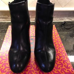 Tory Burch black leather ankle booties 7.5